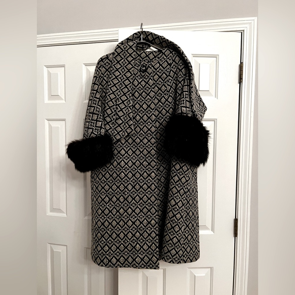 Vintage Cape Swing coat, tweed fabric, satin lining, fur cuffs - custom no tags